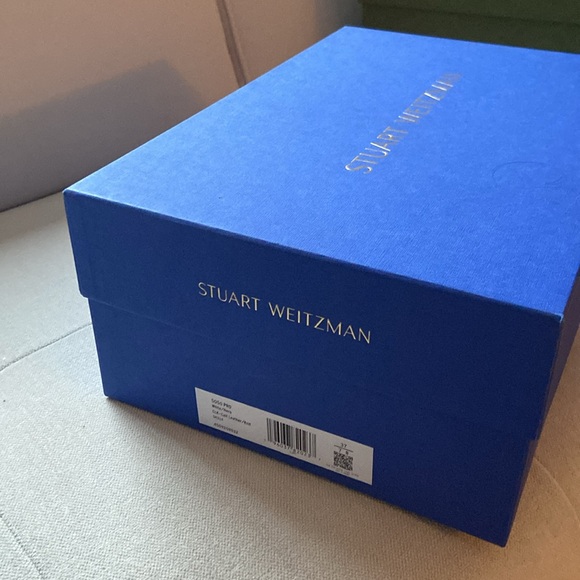 Stuart Weizmann  blue shoe box 13x9x5 - Picture 3 of 3